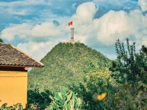 Cột cờ lũng cú